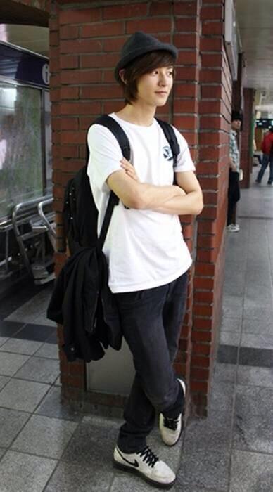 GIANTSBABE0627's tweet photo. ชานยอลรู้จักการโพสท่าถ่ายแบบตั้งแต่ยังไม่เดบิวต์เลยนะคะ55555555555 #ChanyeolVirusDay http://t.co/P1lWEuxs14