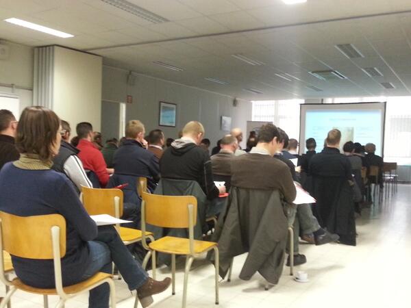 Koesensor's tweet image. Opnieuw volle zaal op ons #boerbezoektboer event rond #robotmelken. Nu de theorie straks de praktijk bij Bart Dereu