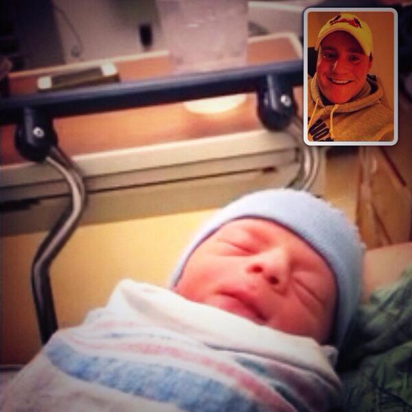 RAPanitz's tweet image. And we have a baby! Talk about Happy Hanukkah/Thanksgiving for our family! #UncleRyan