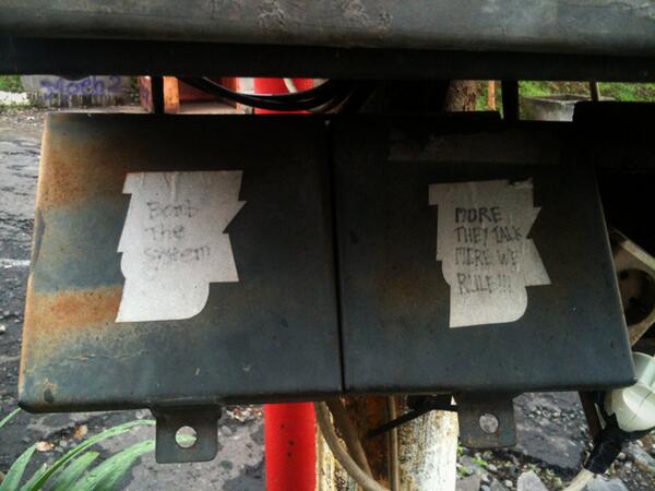 Nemu stiker <a href="/twenteegrand/">twentygrand</a> dgn tulisan "Bomb The System" &amp; "More They Talk More We Rule" #PRIGELstreetsnap