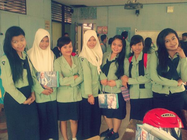 XII_AkmHotel's tweet photo. Bidadari ;) http://t.co/15XWOKdTbm