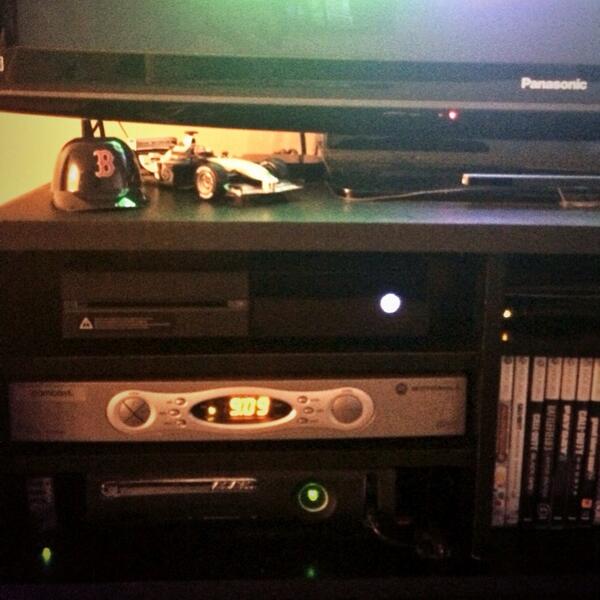 AbsoluteCOD's tweet image. My @Xbox One finally found its place in the TV console next to #Xbox360.Can't wait to play @Battlefield w/64 players