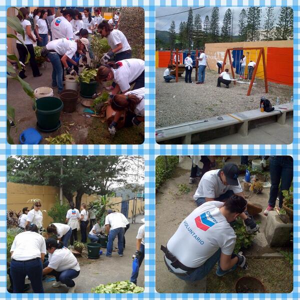 Lisceth's tweet photo. @FeyAlegriaVE RT @aseinc Los voluntarios recuperando espacios en la escuela #Aula20 Fe y Alegría Las Mayas. http://t.co/katH4uqIMg
