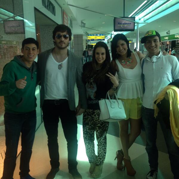 NexPanama's tweet photo. LLEGARON LOS PROTAGONISTAS! @gabygarrid0 @iris_johys @chechoarevaloK @EsOmarVasquez @JuverOficial #PDNTenPanama http://t.co/7OZvpAa8q3