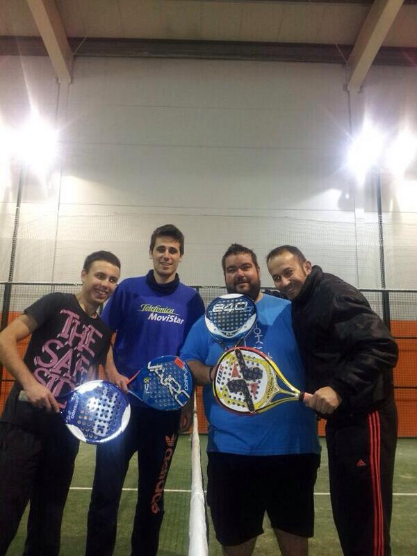 ligadepadel's tweet photo. Partido del grupo A...Eloy / miguel lamperti vs finito de cordoba/ marcos 2-0... Se merecían ya una victoria! http://t.co/jYP6m6FSTI