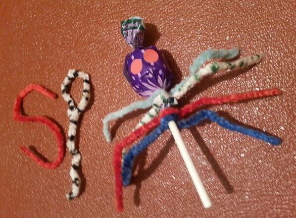 NPDyslexia's tweet image. Pipecleaner activity to help young learner blend letters s and p.  Spud the spider! #multisensoryteaching