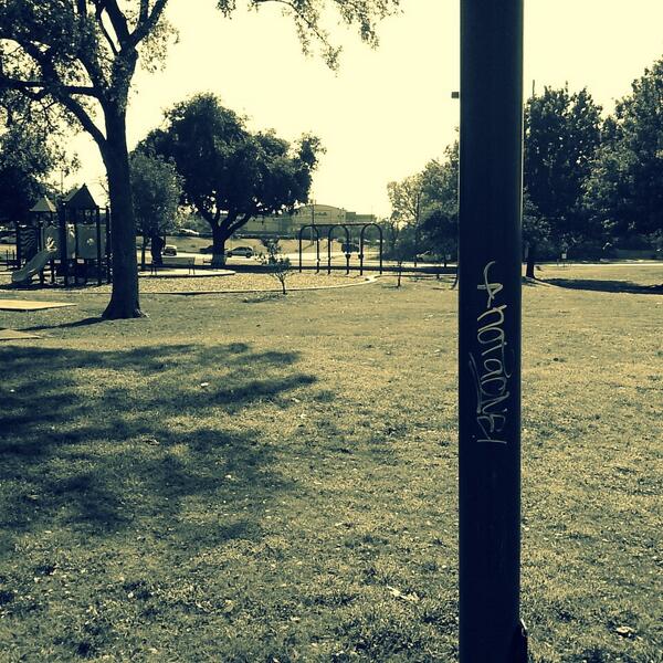 DallasGraffiti's tweet photo. #Notaone #dallasGraffiti #Art #Tag #TexasGraffiti http://t.co/sUeZAQdiZc