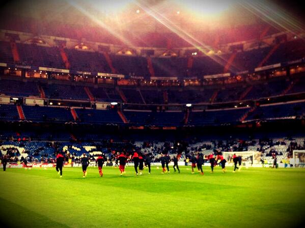 GalatasaraySK's tweet photo. Bizim takım sahada! / Our team is on the pitch! #ChampionsLeague http://t.co/c32fZ7Drsd