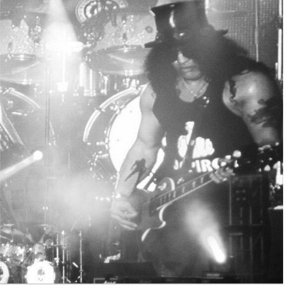 MylesKennedyW's tweet image. [PHOTO] Kings of Chaos - Paraguay

Via @jorgecoronel  - Insta 

Killer pic of @Slash on stage. 
#PersonalFestPy