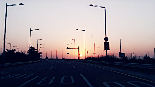 BaHK1NlCcAAcW-h.png:large