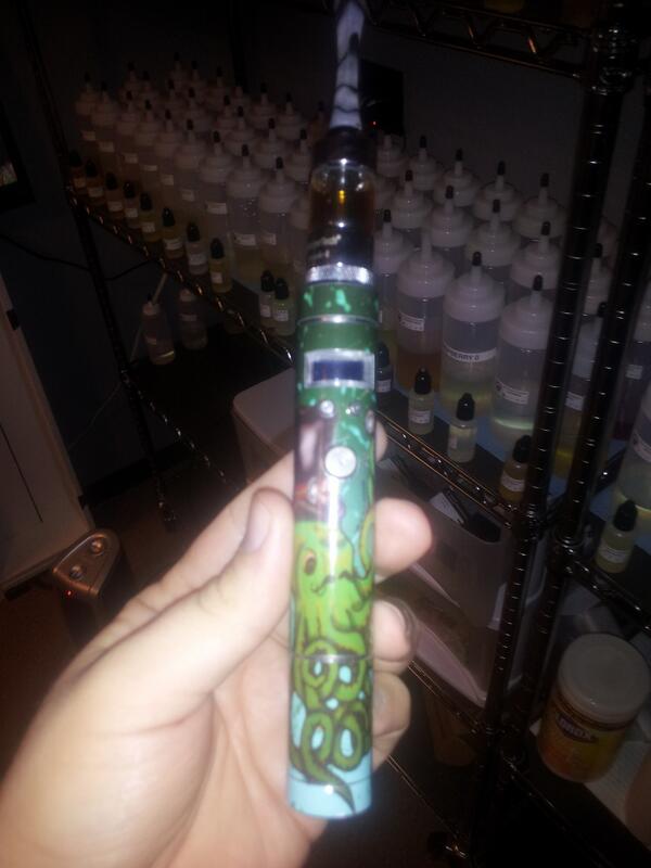 TheHOONIVAN's tweet image. you vape? I #vape... gentleman #octopuss style... with a #protank2 bitches!!