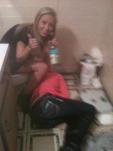 JsDooby's tweet photo. White Girls Wasted with @shmessiecurtis #Lancaster http://t.co/hsKnG0ONLM