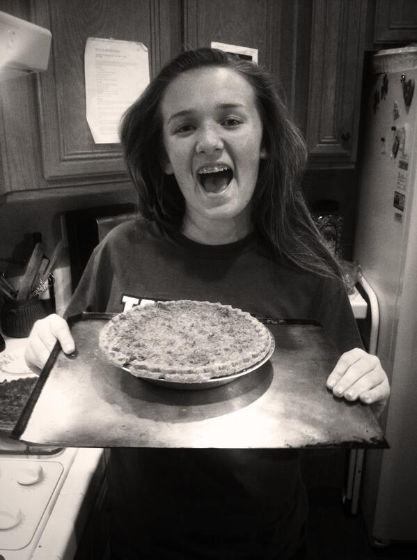 leen_w_it's tweet image. Thanksgiving eve pie making☺️ #oneoffive