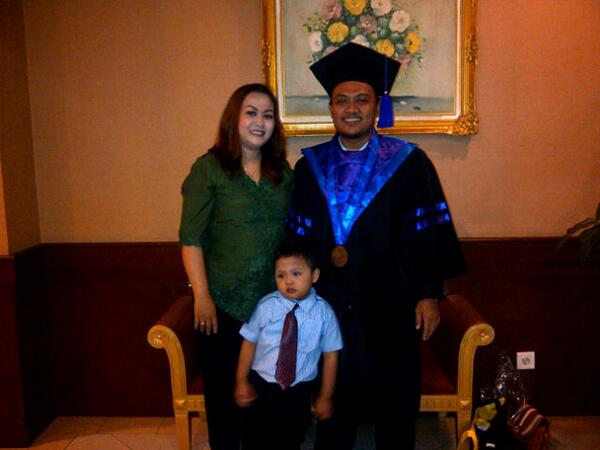 Fauzancool1's tweet photo. Thanks to my parents, my family n my friends for support n help me until finished Master Study in UMT http://t.co/WoMUU6M2cj