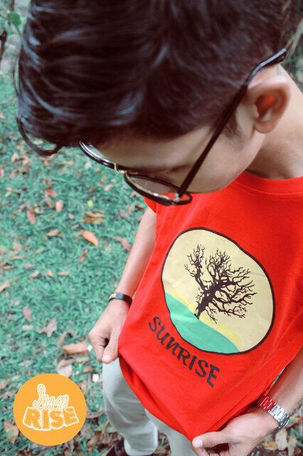 Ready stock <a href="/Sunrisecloth/">Sunrise</a> colour white and red "Kala gelora hijau menyepi". Promo price just 75k :)