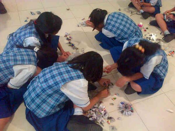 7Anews's tweet photo. Awas! Ada BOMB !!! Hahahah http://t.co/pvG55Hci53