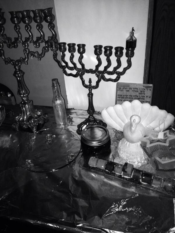 Rivka_Caroline's tweet photo. Chanuka plus thanksgiving means a double focus on gratitude and good food ! #menurkey #thanks #awesome http://t.co/VGxwqhX7TJ