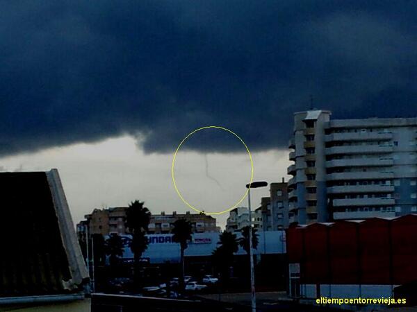 Proyecto Mastral (@proyectomastral) on Twitter photo Amago de manga marina en la costa de #Torrevieja. <a href="/oratgeRTVV/">Oratge RTVV</a> <a href="/tiempobrasero/">Tutiempo</a> <a href="/monicalopez_tve/">Mònica López</a> <a href="/MeteoSE/">AMETSE</a> Amago de manga marina en la costa de #Torrevieja. <a href="/oratgeRTVV/">Oratge RTVV</a> <a href="/tiempobrasero/">Tutiempo</a> <a href="/monicalopez_tve/">Mònica López</a> <a href="/MeteoSE/">AMETSE</a>