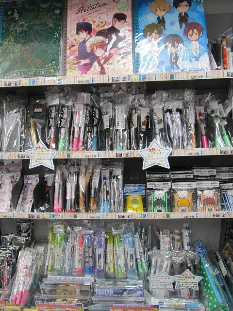 アニメイト岐阜 アニメイトアプリ配信中 Twitterren グッズ情報 秋の文具シリーズ 好評発売中やお 進撃の巨人 Free ヘタリア 等の ボールペン 定規 合格祈願お守り 各種取り揃えております グッズ新商品コーナー横に展開しておりますので