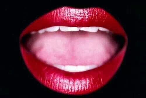 Глаза губы песня слушать. Губы с языком. Язык облизывающий губы. Красные губы на черном фоне. Красные губы гиф.