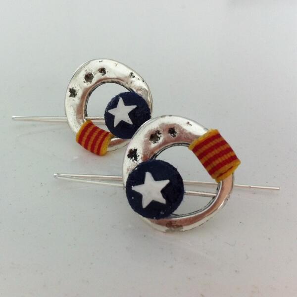 totespossible_'s tweet image. Què us semblen aquestes arracades estelades? Maques, oi? bit.ly/188Yfm1