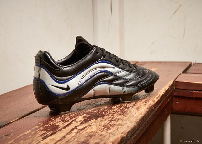 Uitlijnen Schijnen Napier SoccerBible ar Twitter: "#‎ThrowbackThursday The Nike Mercurial R9 worn by  El Fenomeno in 1999. See more here | http://t.co/SSYIV2bazB  http://t.co/H117CUYwjj" / Twitter