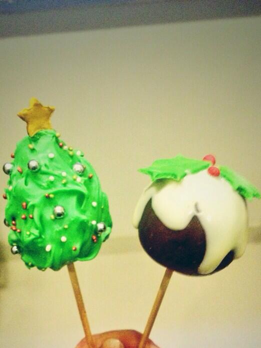 Making Christmas cake pops eek! Feeling festive! 🎄