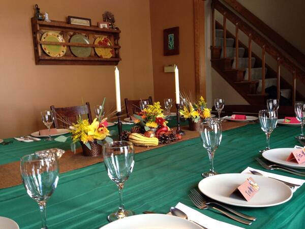 trosko's tweet photo. @Jessica0510 rocking a sweet centerpiece #Thanksgiving #Livetweet http://t.co/momL8m6Fhj