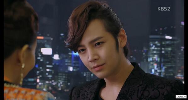 Prettyboy_MT's tweet photo. @Aurora_JY 사람들이 눈이 삐었나 봅니다.이렇게 아름다우신 분을 앞에 두고. http://t.co/ASjCpVrx3t