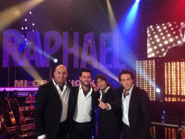 Especial Navidad Raphael con Sara Baras <a href="/sarabarass/">Ириша Fm</a> <a href="/DanielSaltares/">Daniel Saltares</a>