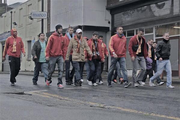 AficionesFut's tweet photo. Ultras del Galatasaray por las calles de Madrid, gran foto http://t.co/gCDx3c39bZ