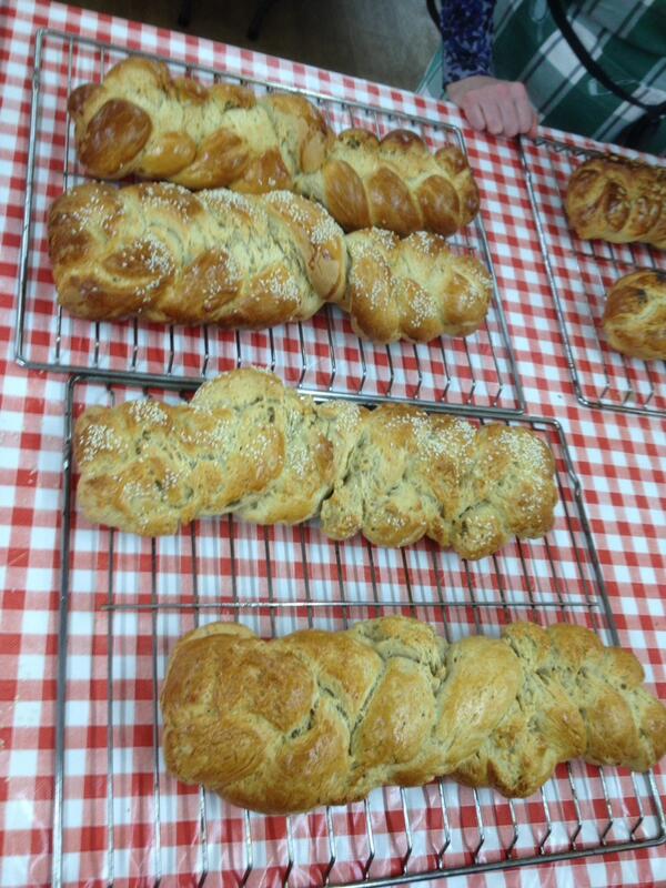myfoodhunt's tweet image. Commnunity bread making at the Ecocentre in Screveton #nottingham #readbread #baking