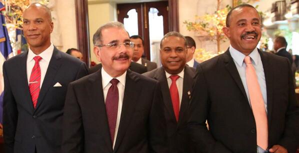 PatrickBaez1's tweet photo. Bien! : Presidente @DaniloMedina llega al Salón Las Cariátides. Inicia almuerzo dedicado a los campeones del #WBC2013 http://t.co/ErcYTEe5I0