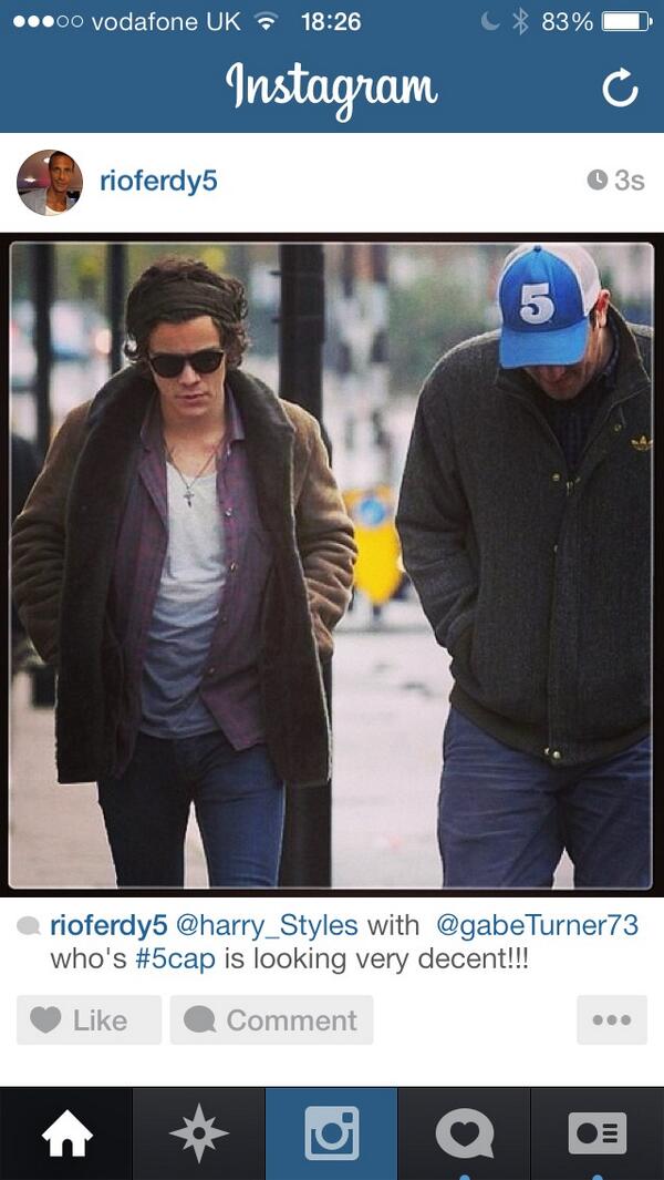 htmlty's tweet image. "@rioferdy5: The boys @Harry_Styles &amp;amp; @GabeTurner73 looking dapper strolling around town! #5cap ! http://t.co/D9hJf9B7N6" O MY GOD
