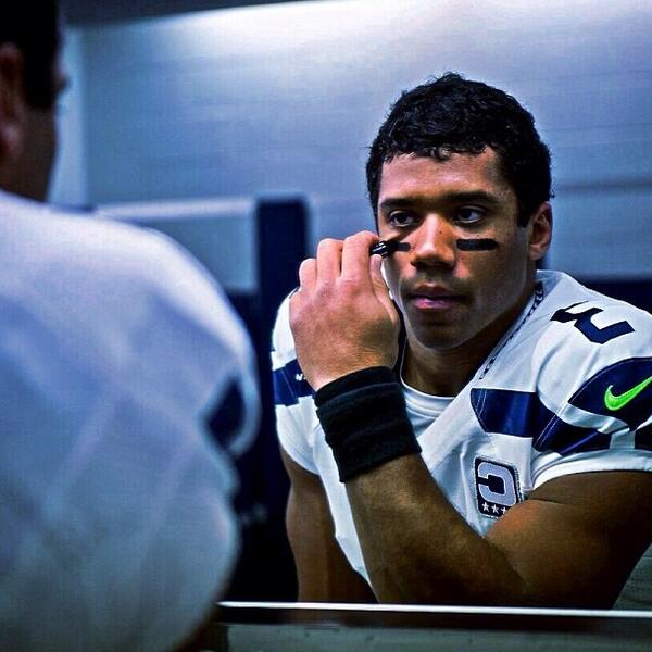 DangeRussWilson's tweet photo. Thankful to be the QB for the @Seahawks #GoHawks http://t.co/7FkaH7E8DV