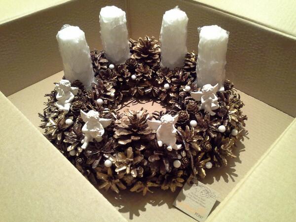 Arī baltie enģeļi Adventes vainagā rīt pamet "mūsmājas".... Balti, mīļi, svētīgi.... prieks vairo prieku! :)