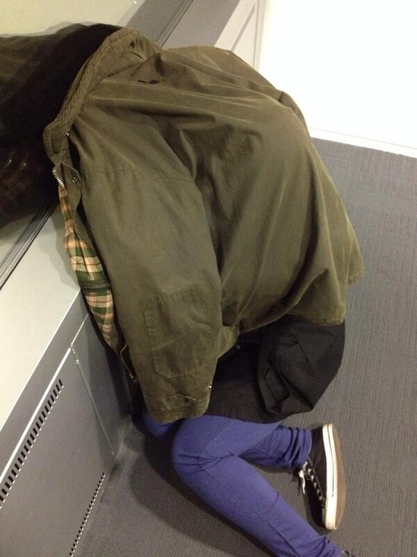 EllieEsgp95's tweet photo. @iAmM1A hard at work ey mia http://t.co/4Z1iMNo8ug