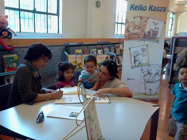 normaglobal's tweet photo. Los jóvenes lectores chilenos reunidos con la  autora Keiko Kasza @GeraldCamargo @fbravo2007 @conejoroa http://t.co/jyyeq9qpdg