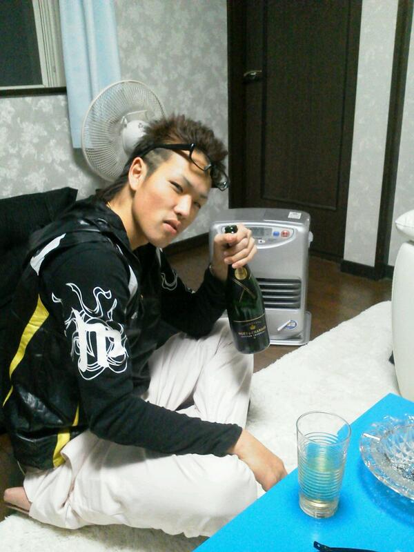 sato728728's tweet photo. @8947yuya @ha403 ん？(笑) http://t.co/hWbp698wJz