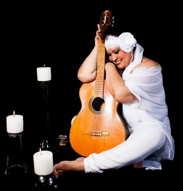 BarLandru's tweet photo. JUEVES de Ladies night! Disfruten barra libre y además Martha Maria con su voz angelical @pideloGDL @comprastapatias http://t.co/pdAlNAwzzy