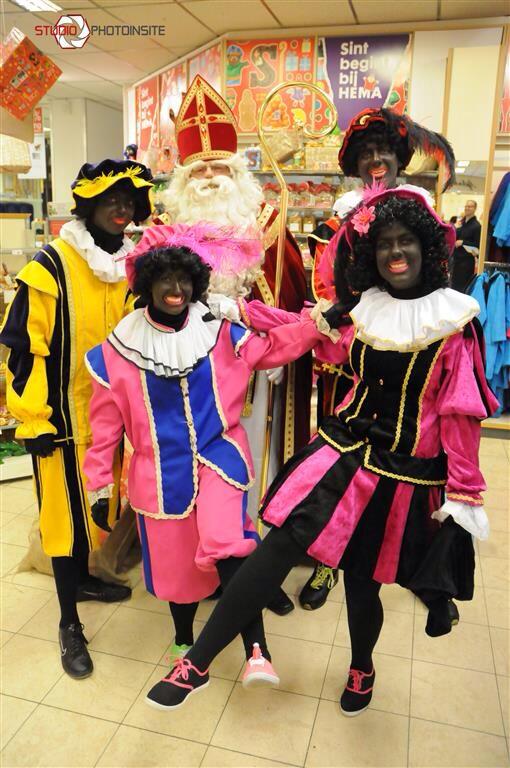 PietMini's tweet photo. @PJ_PIET_  @bloem_piet @PietzaPiet  @Pietenclubdz  wat een superdagje gister bij de #hema #delfzijl http://t.co/B2WeCEL8hE