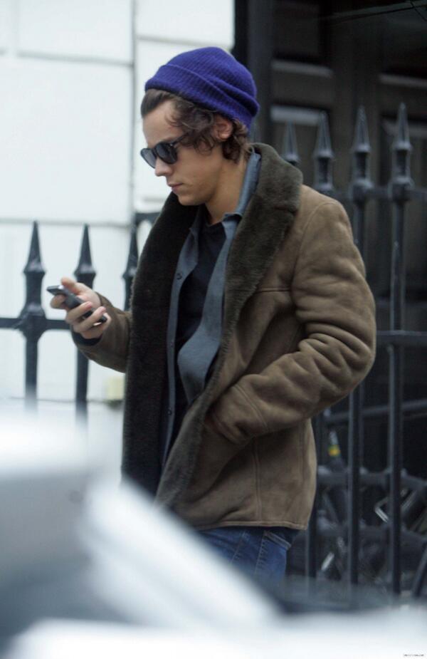 OneDream1D__'s tweet photo. #NEW #HQ | Harry in London today - 28.11.2013  #13 http://t.co/NZrlWNrrsO