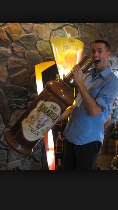 SinfulJones's tweet photo. Found my new soul mate. Hands off the new&amp;improved Mrs. Jones there son ! @SFXMissT http://t.co/pqIJP5w1JG