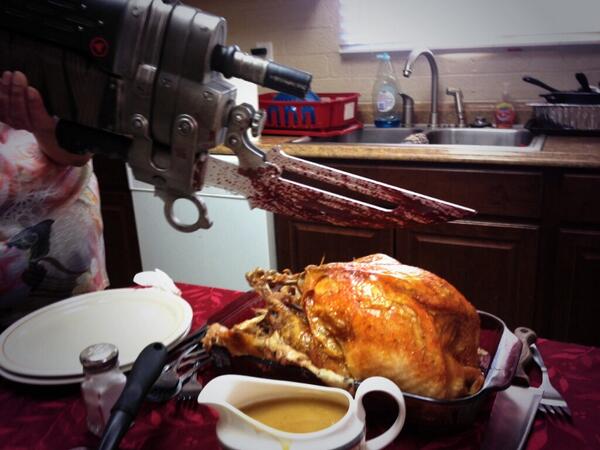 J_Mac505's tweet photo. Happy Thanksgiving everyone:) slice the bird in #beastmode http://t.co/9eNQIlkoJ0