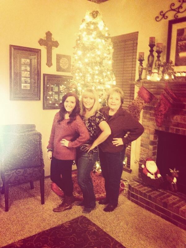 kayliowenspayne's tweet photo. 3 generations👧👩👵❤️ http://t.co/nkw6HTPYTG