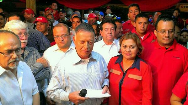 Al aire su programa @dialogozuliano desde el Teatro Municipal "Hugo Chávez" del municipio Colón #SurDelLagoPotencia