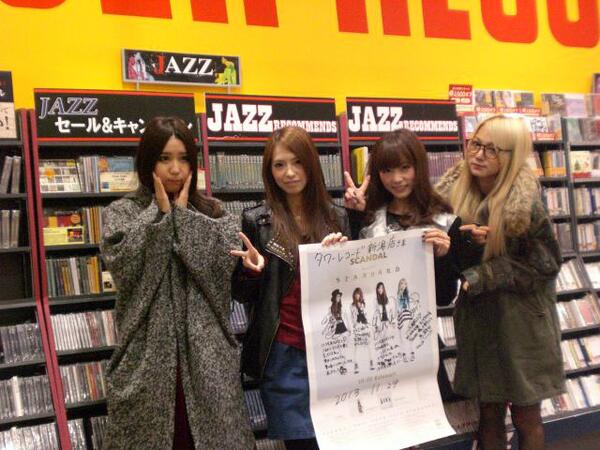 TOWER_Niigata's tweet image. 本日新潟県民会館でライブのSCANDALのみなさんがご来店されました！ライブツアータイトルになっているアルバム「STANDARD」は大好評につき在庫も少なくなってます！ありがとうございました！！