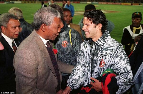 peter_renato's tweet image. Happy birthday,Ryan Giggs! #11RT @unitedarmyfc: [Pic] Bertemu Nelson Mandela saat United tur ke Afsel, 1993. #UtdArmy