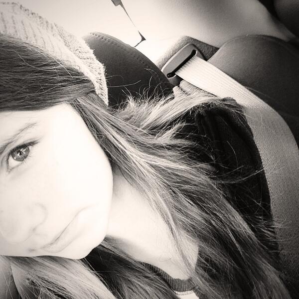 EmBoo67's tweet image. Car selfie😋