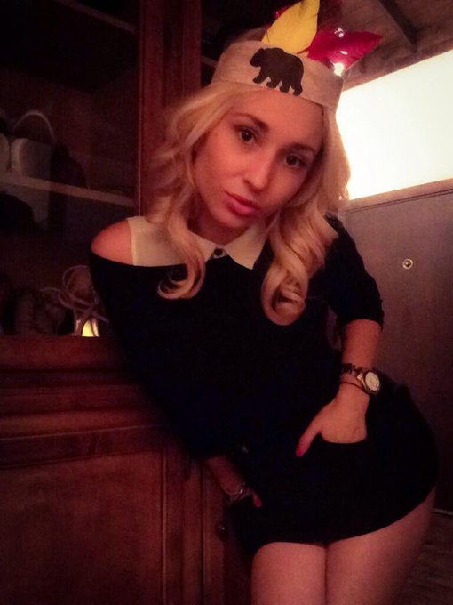 Happy Thanksgiving. Seeing that I'm half serial killer pilgrim and half Native American, I dressed up<a href="/tag/snapchat"class="tags"><span>#snapchat</span></a><a href="/tag/seesnaps"class="tags"><span>#seesnaps</span></a>